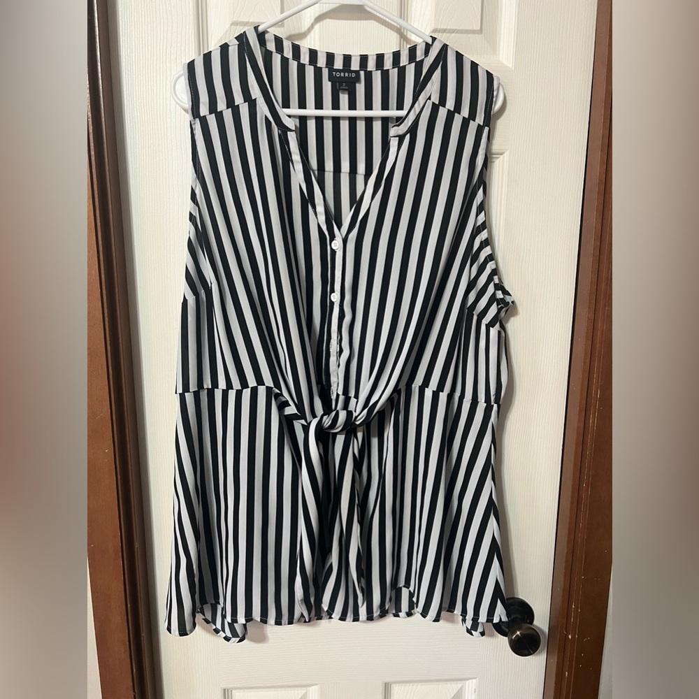 Sleeveless Torrid Striped Button-up